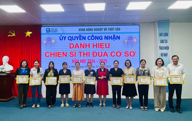 KHOA NÔNG NGHIỆP VÀ THỦY SẢN ỦY QUYỀN TRAO CÔNG NHẬN DANH HIỆU CHIẾN SĨ THI ĐUA CẤP CƠ SỞ VÀ KHEN THƯỞNG CHO TẬP THỂ VÀ CÁ NHÂN NĂM HỌC 2024 - 2025